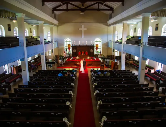本物の教会を舞台に自分たちらしさを描く日ーハワイ挙式ー